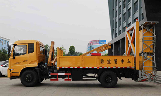 東風(fēng)天錦防撞緩沖車