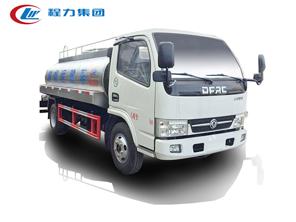 東風(fēng)多利卡5立方鮮奶運(yùn)輸車