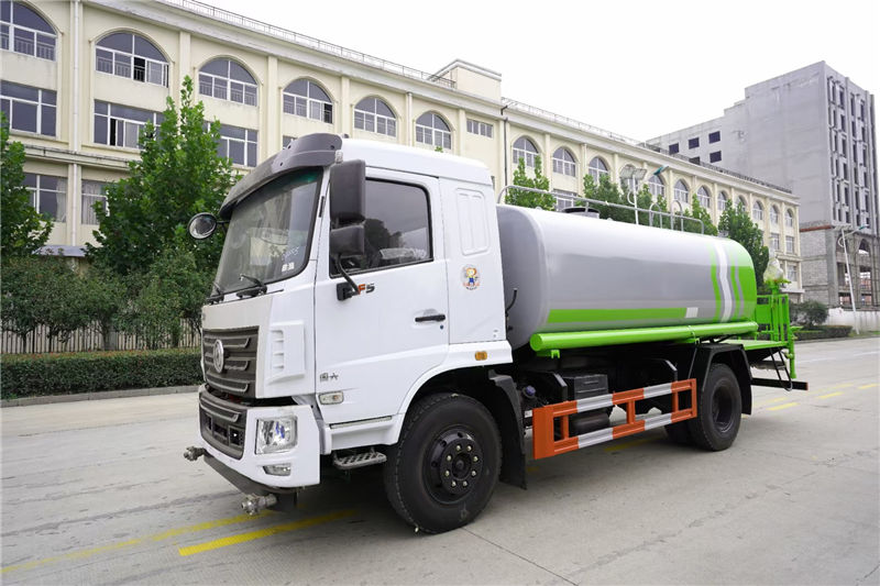 陜西的老客戶(hù)喜提一輛東風(fēng)華神F5灑水車(chē)