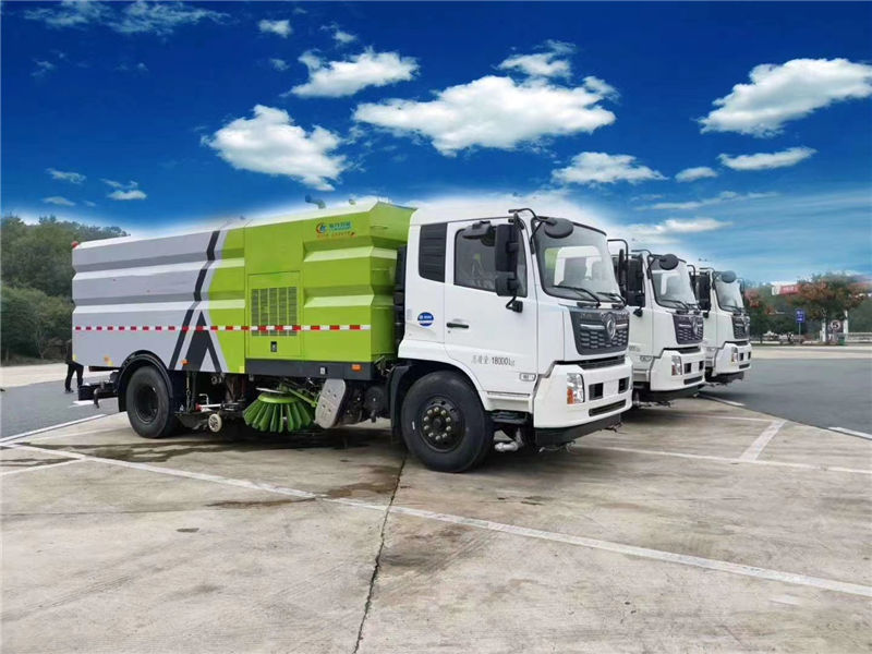 浙江金華葛老板在我們公司定購(gòu)了3輛東風(fēng)天錦洗掃車(chē)